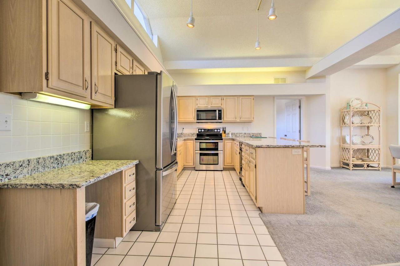 Bright Waterfront Condo With Resort Amenities! เลกโอซาร์ก ภายนอก รูปภาพ