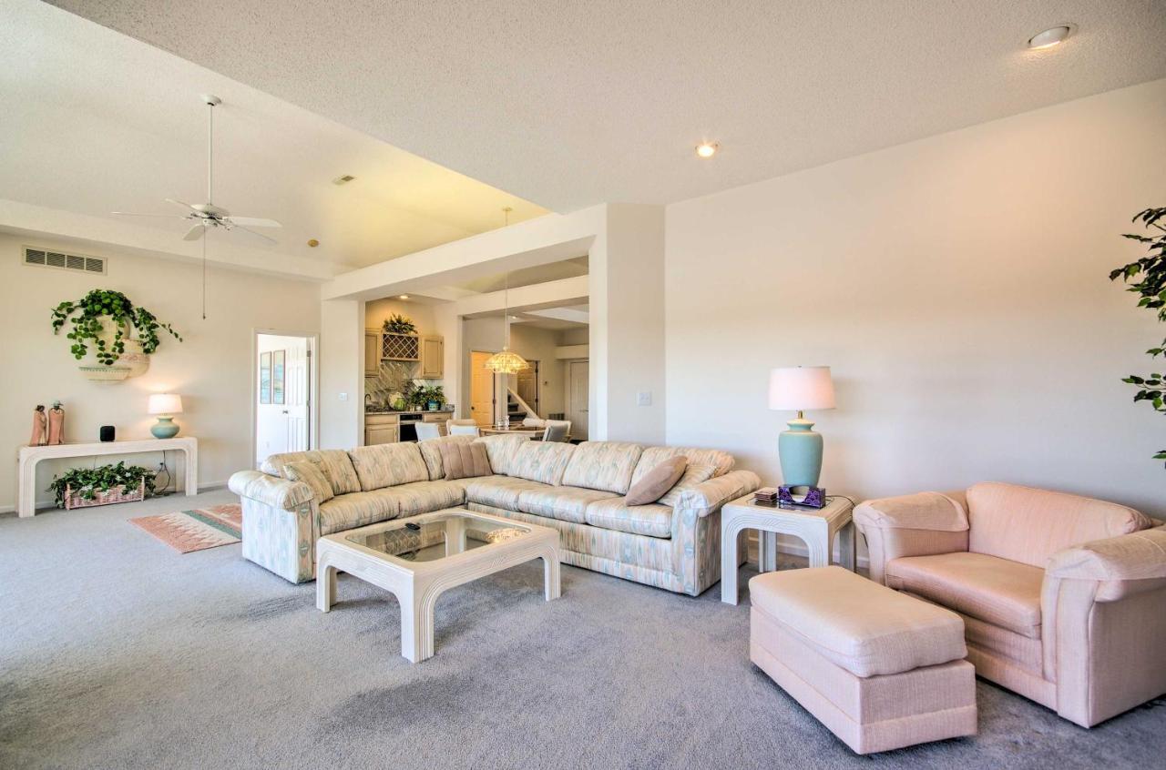 Bright Waterfront Condo With Resort Amenities! เลกโอซาร์ก ภายนอก รูปภาพ