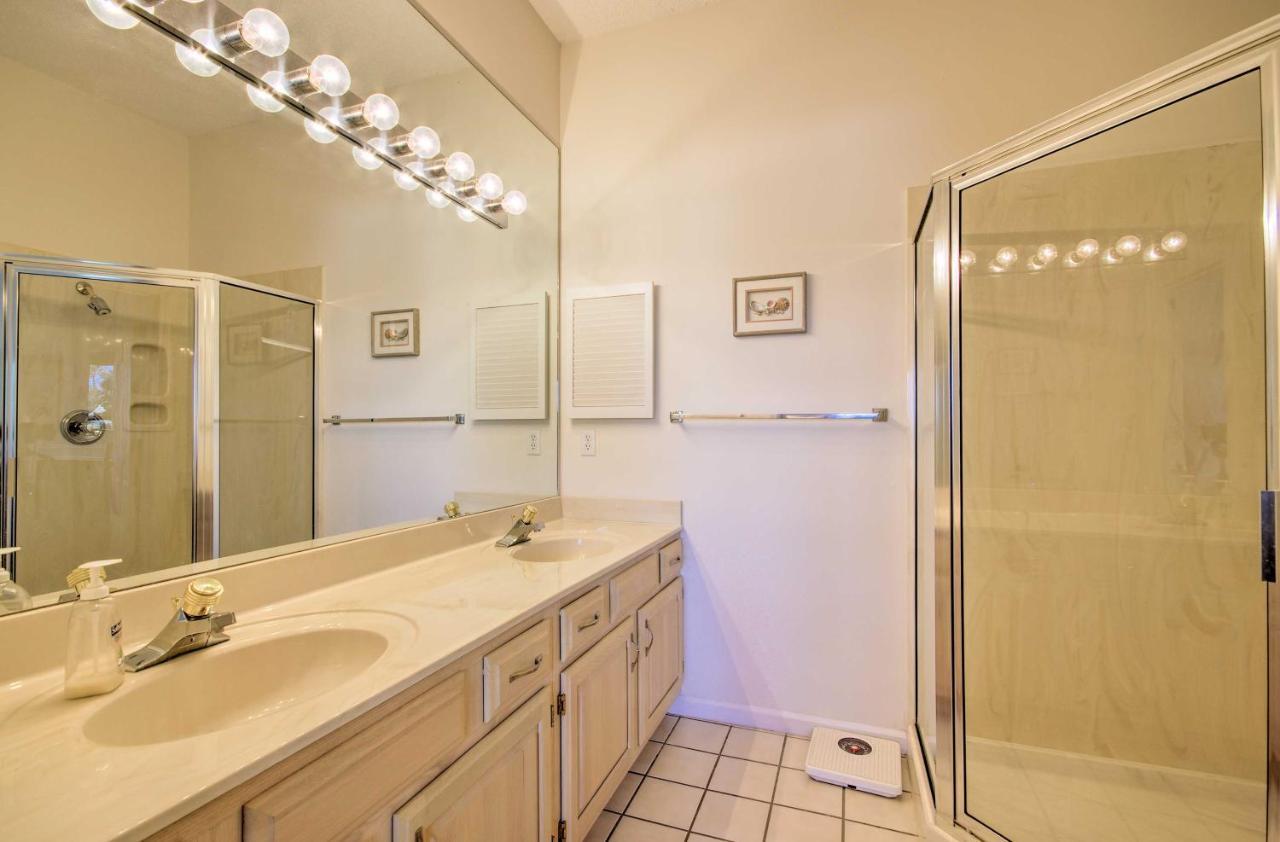 Bright Waterfront Condo With Resort Amenities! เลกโอซาร์ก ภายนอก รูปภาพ